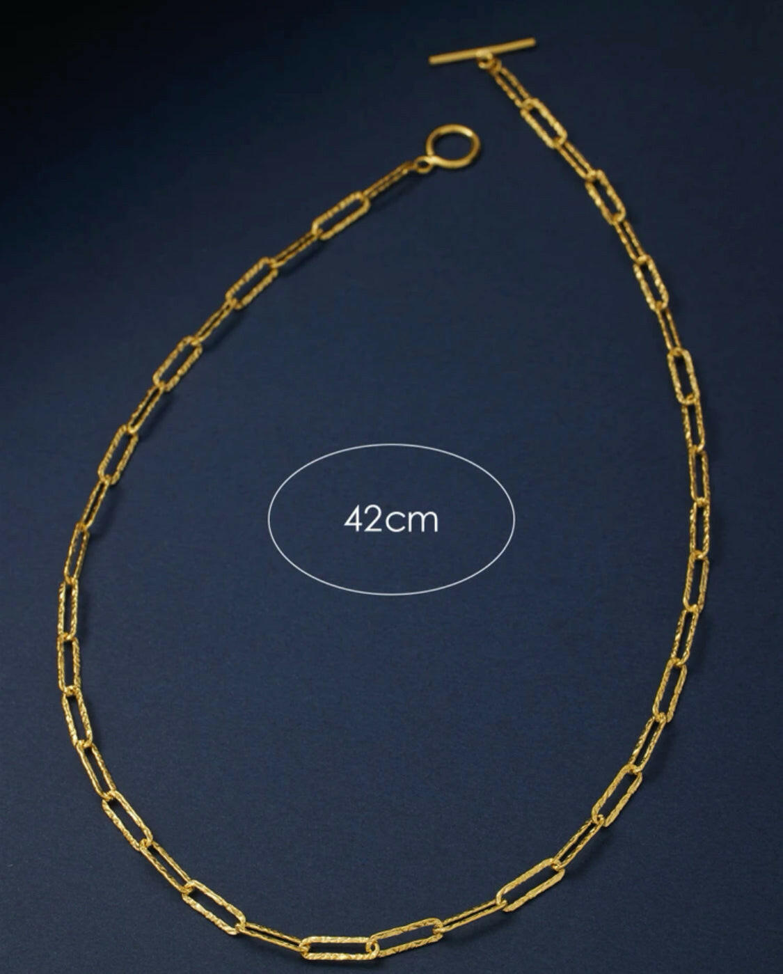 This Sterling Silver Buckle Minimalist Chain Necklace will add a touch of elegance to any look. Crafted with a classic minimalist design, this piece of jewelry is made from 925 sterling silver, adding a timeless classic to your wardrobe. Enjoy the minimalist design and timeless shine that this beautiful necklace offers.