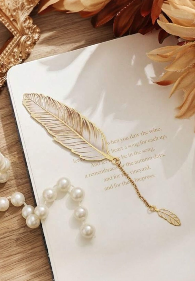 White Vintage Fantasy Feather Metal Bookmark