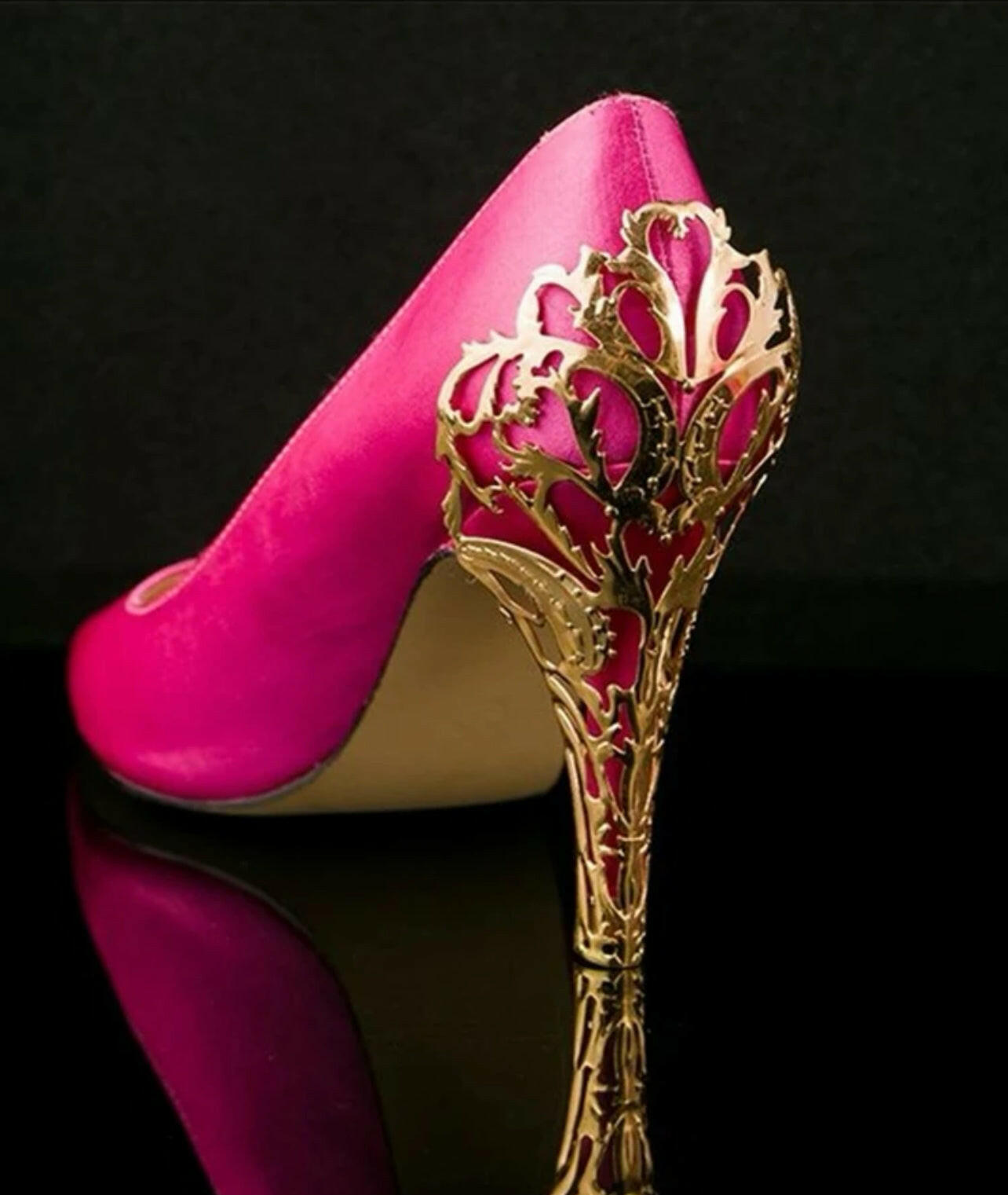 2pcs Gold-colored Gorgeous High Heel Shoe Decoration