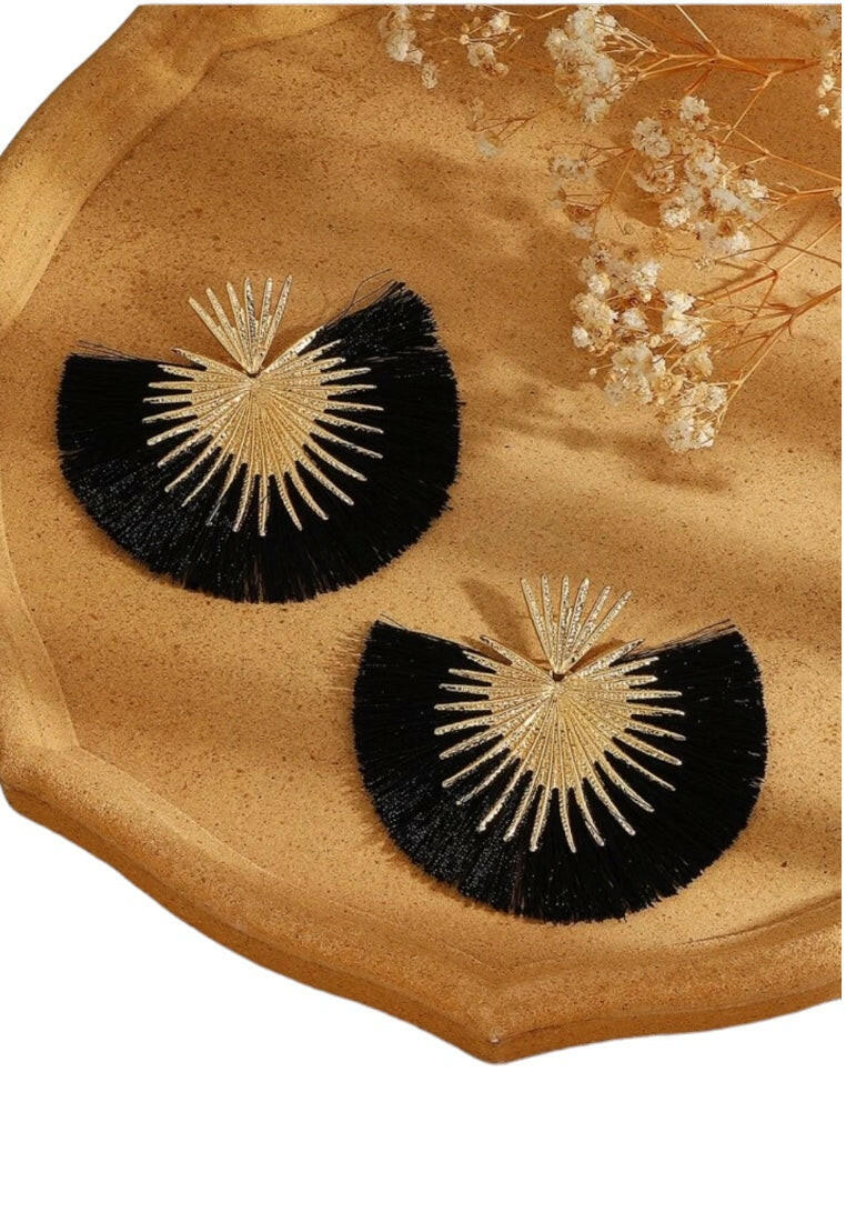 Minimalist Heart & Fan-shaped Tassel Dangle Earrings