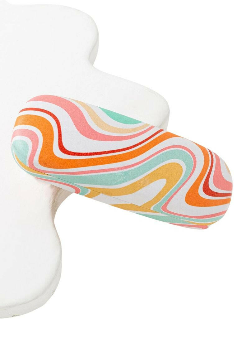 A glasses case with a color block print design. The case is designed to store and protect eyeglasses, sunglasses, or other optical frames. The color block pattern adds a modern and stylish touch to the case. This accessory is both functional and fashionable, offering a secure and trendy storage solution for eyewear.