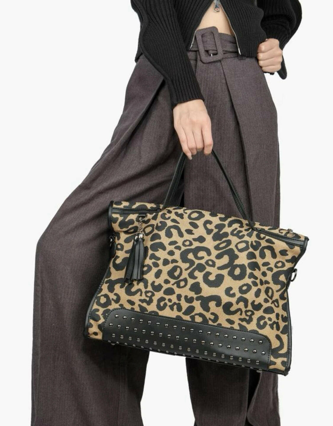 This Leopard Studded Decor Shoulder Tote Bag provides a fashionable way to keep your essentials close at hand. The stylish design features a stylish leopard pattern and studded details that adds a unique touch of style. The spacious interior offers enough space to store all of your necessities, while the sturdy construction ensures lasting durability.