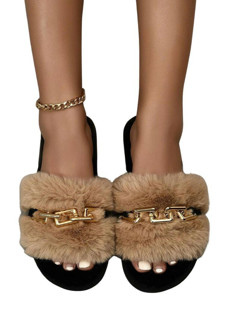 Open-toe fluffy bedroom slippers adorned with delicate chain decorations, offering comfort and style. These slippers feature a soft and plush texture, keeping your feet cozy, while the chain embellishments add a touch of refinement, making them perfect for indoor relaxation with a hint of sophistication.