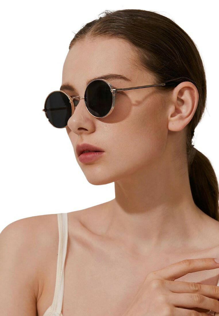 Metal Frame Sunglasses with a sleek and durable design. These sunglasses feature frames made from metal material, offering a blend of style and resilience for sun protection and fashion.