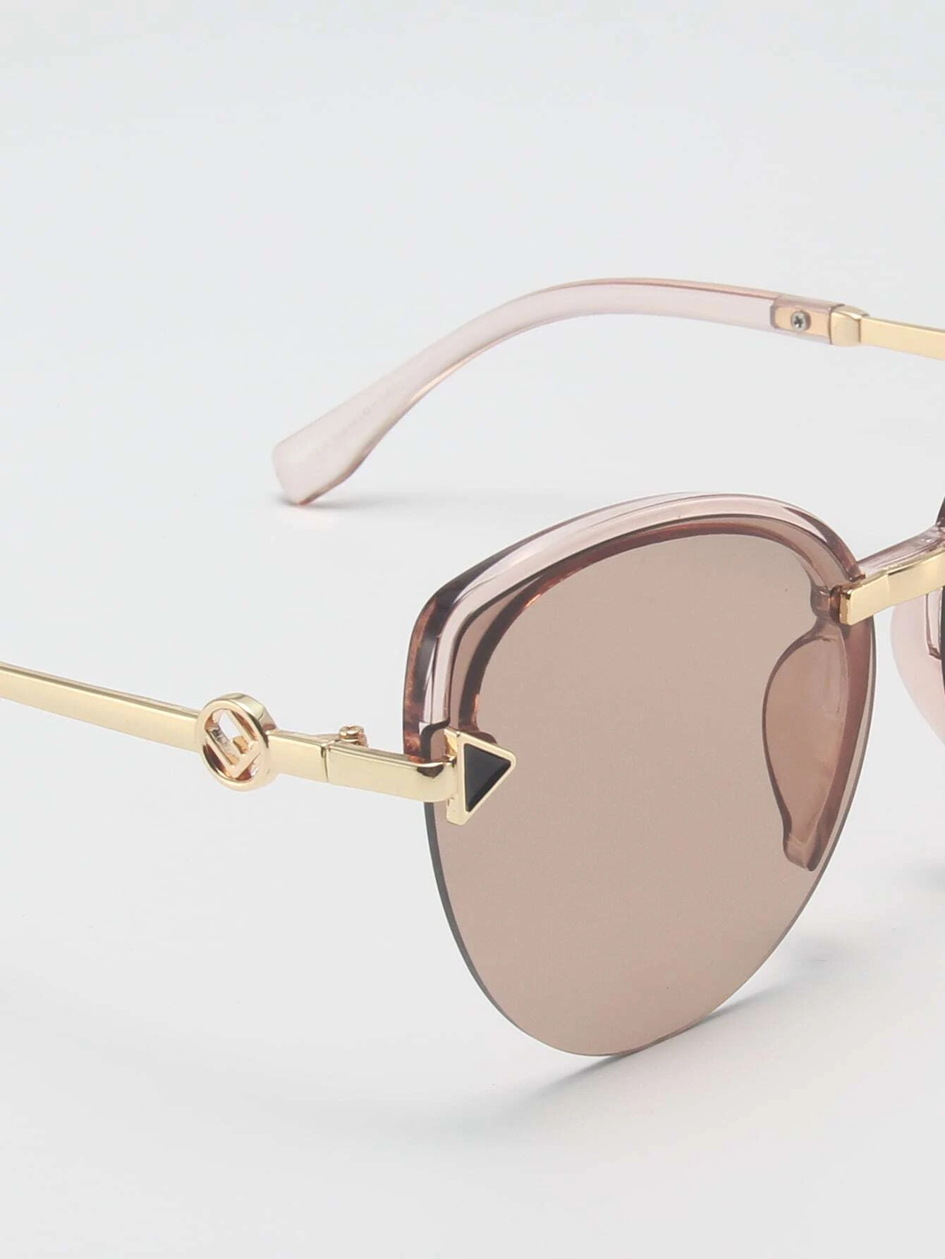 Simple Tinted Lens Sunglasses with a minimalist and stylish design. These sunglasses feature basic frames and tinted lenses, providing a straightforward yet fashionable choice for sun protection."