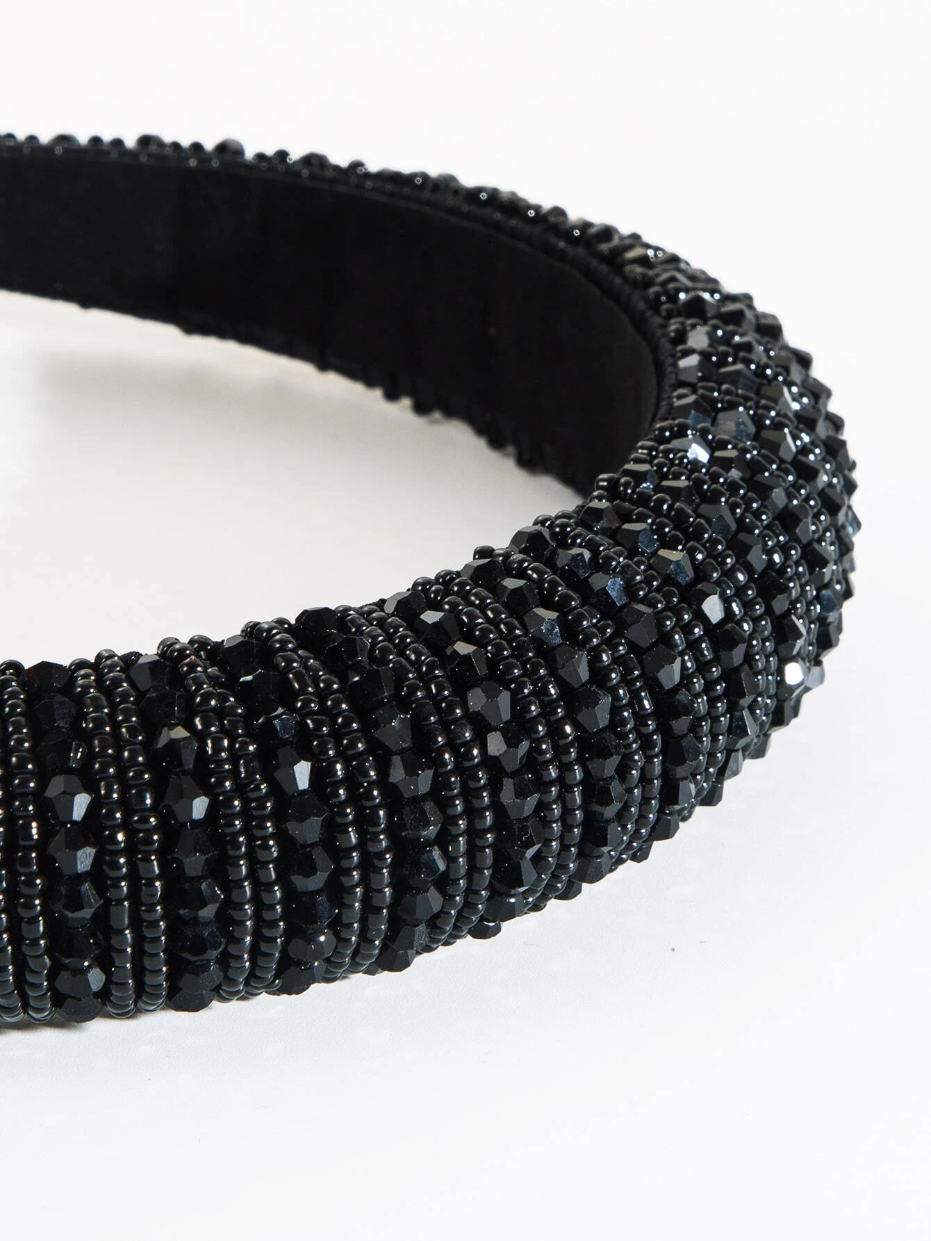 A luxurious-style headband in black, adorned with crystal bead decorations, adding a touch of elegance and glamour to your hair accessory collection.