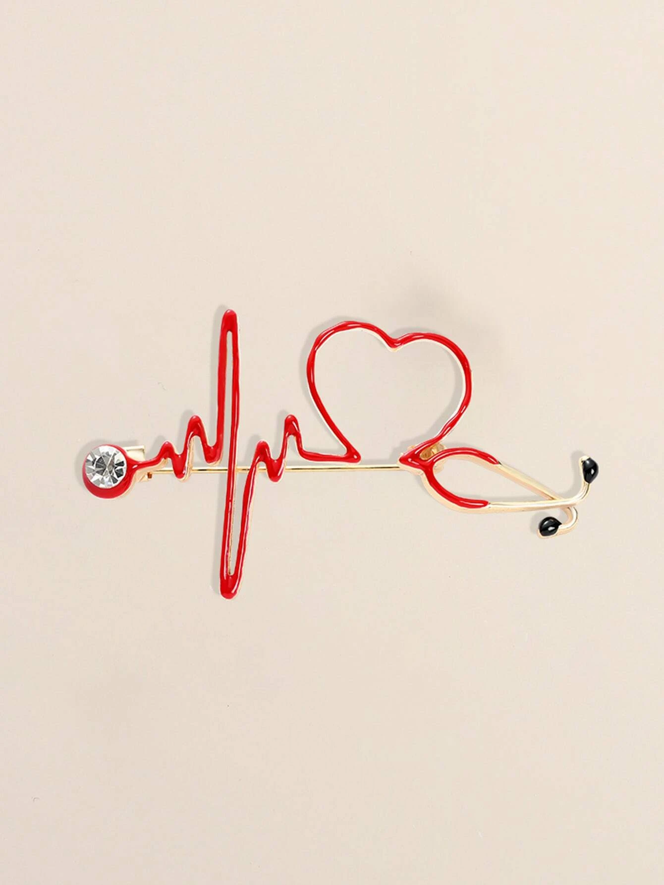 Brooch capturing a heart beating motif, symbolizing life and vitality, making for a captivating and meaningful accessory.