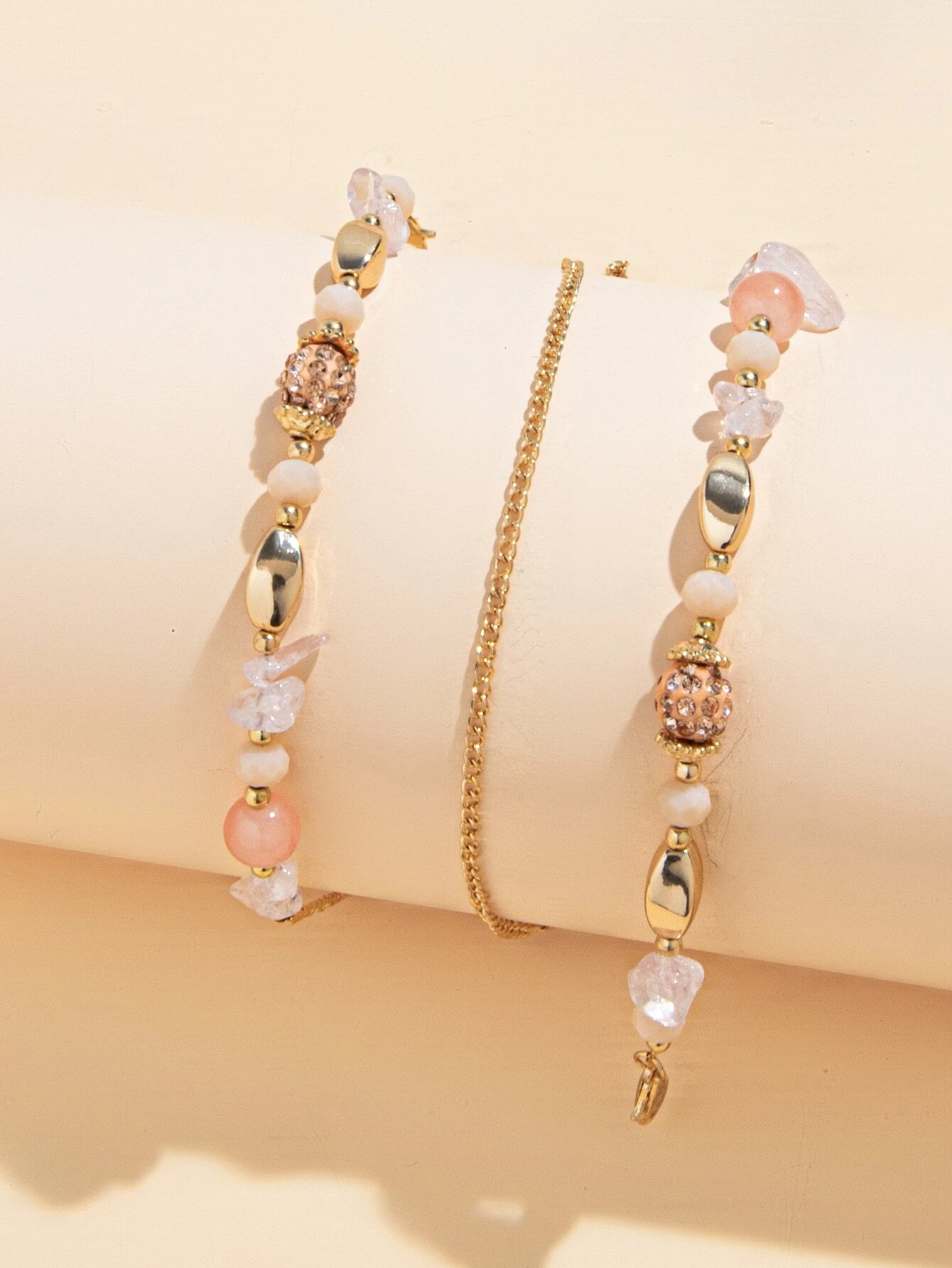 Glasses chain with crystal decorations, a blend of practicality and elegance to keep your eyewear stylishly close.