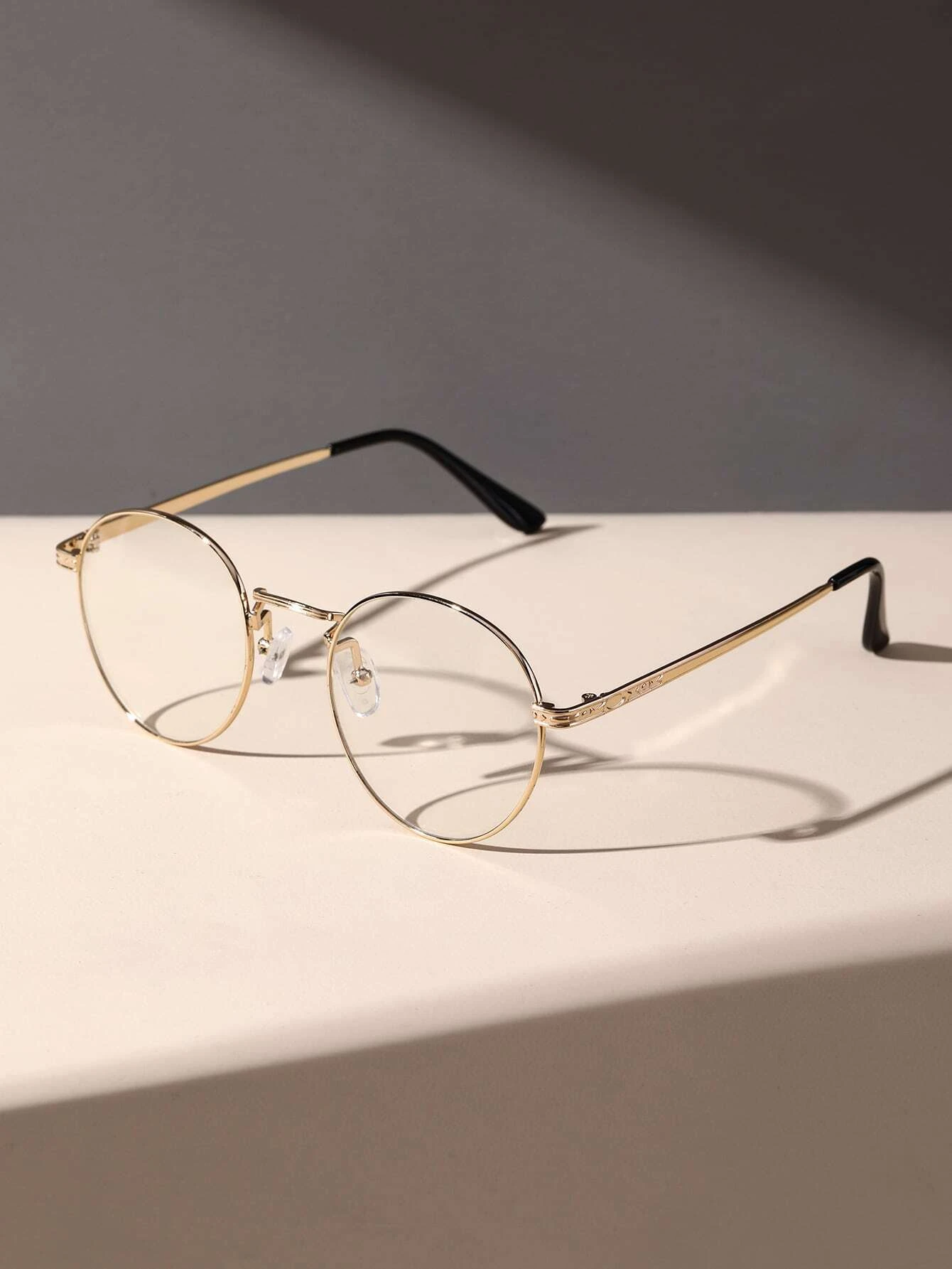 These Round Frame Anti-Blue Light Eyeglasses provide maximum protection against blue light’s harmful effects, making them perfect for long hours of computer use. Featuring a sturdy round frame, these glasses are perfect for everyday use.