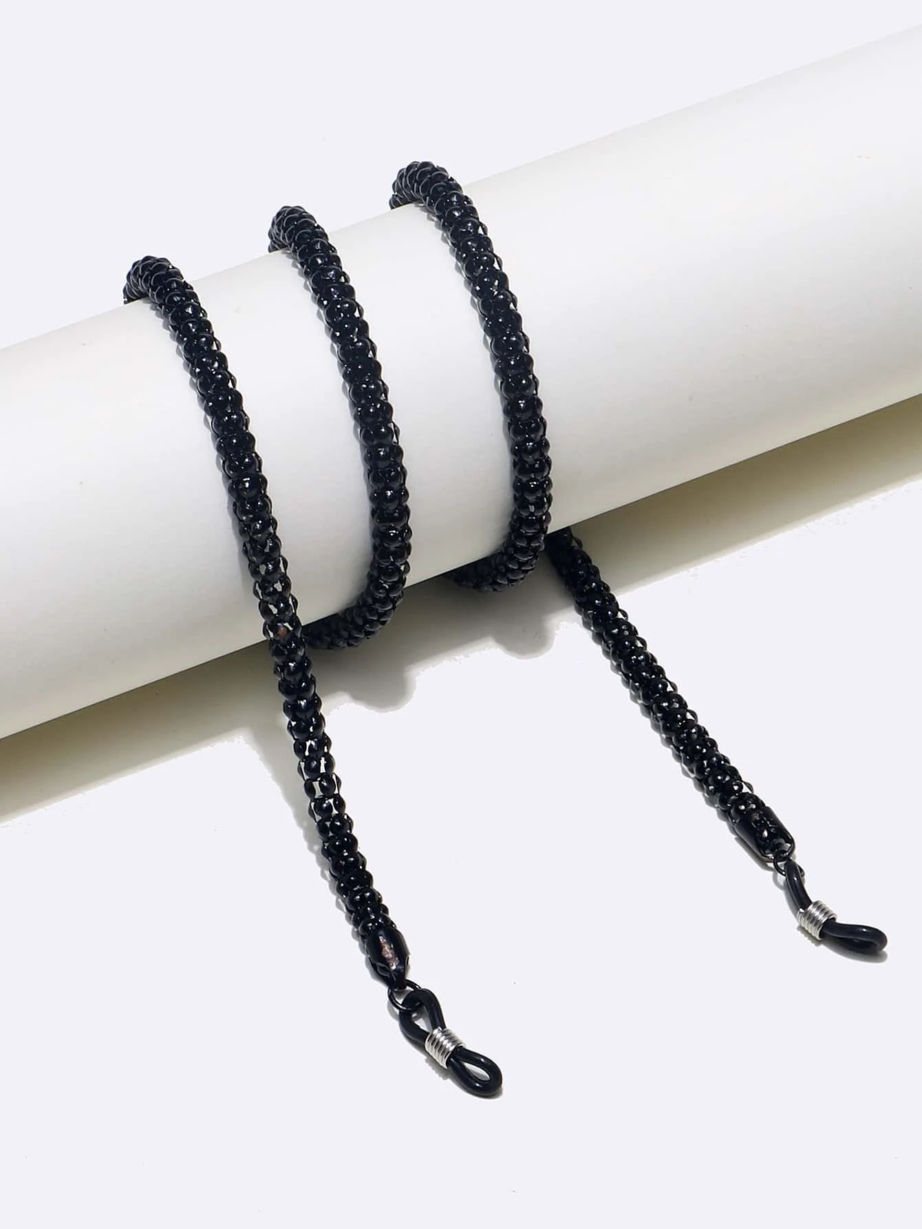 Metal glasses chain, a sleek and durable accessory designed to keep your eyewear secure while adding a touch of modern style to your look.