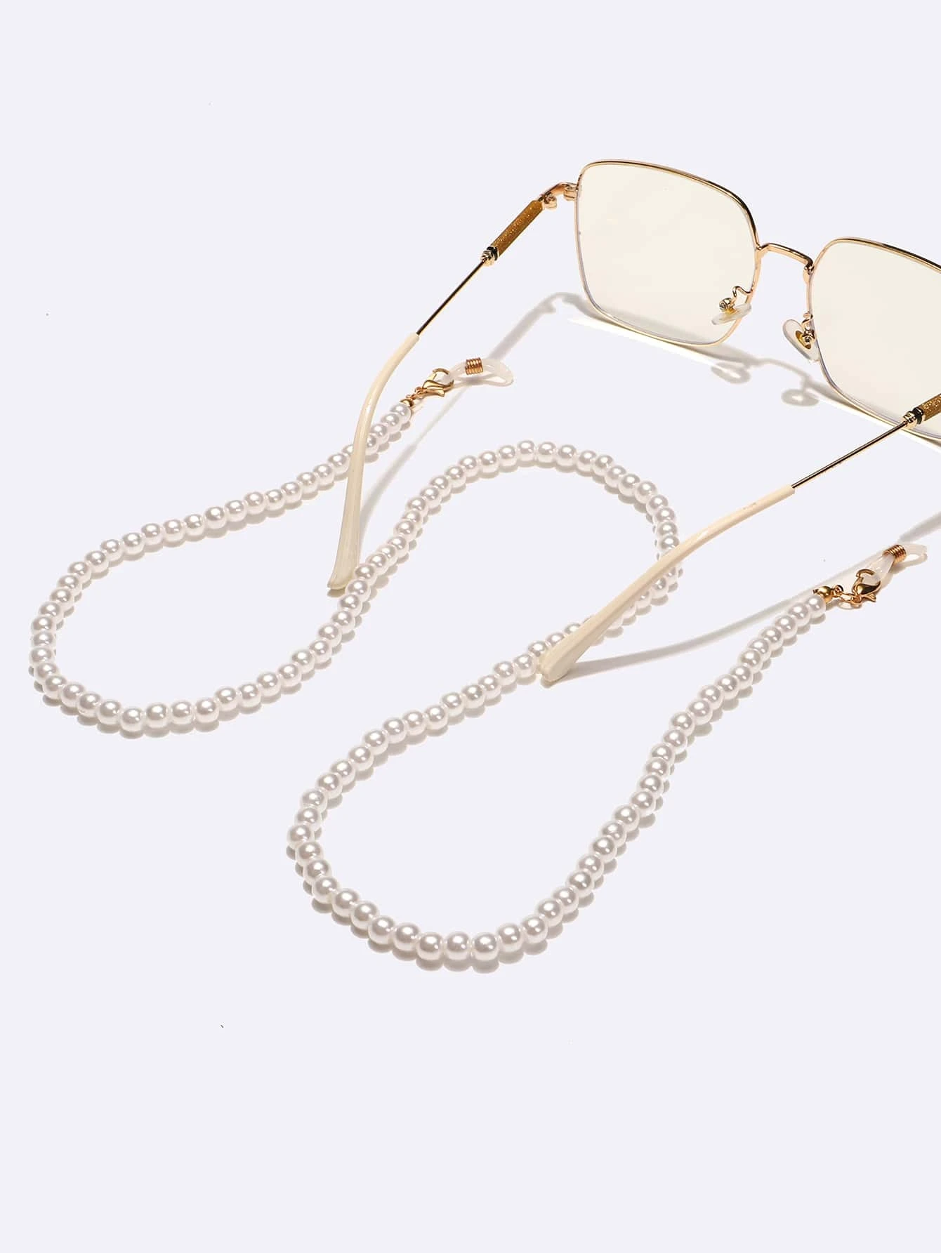 Faux pearl beaded glasses chain, a stylish and practical accessory to keep your eyewear close and fashionable.