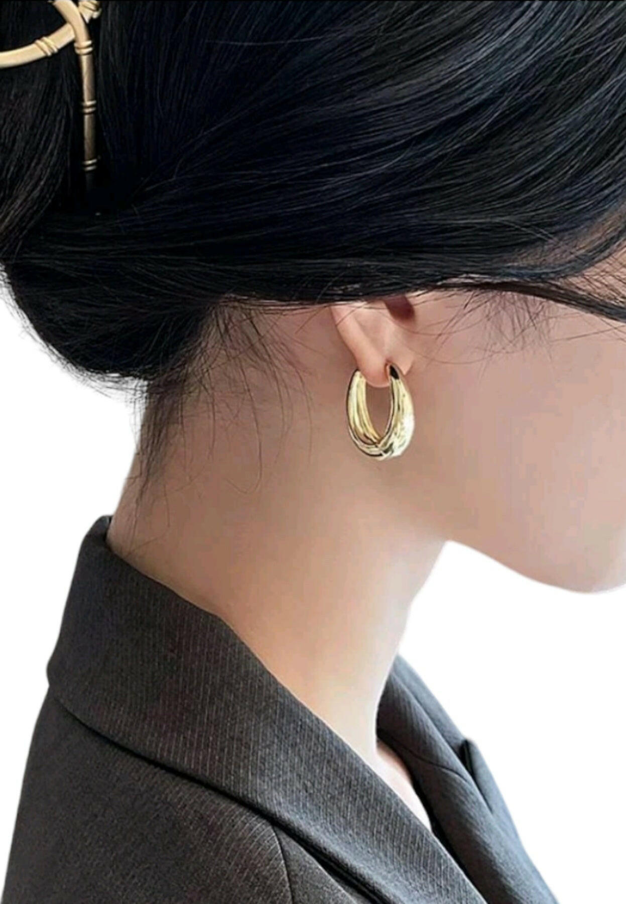 Simple and sleek minimalist hoop earrings, embodying understated elegance. These earrings feature a clean hoop design, perfect for adding a subtle yet stylish accent to your look.