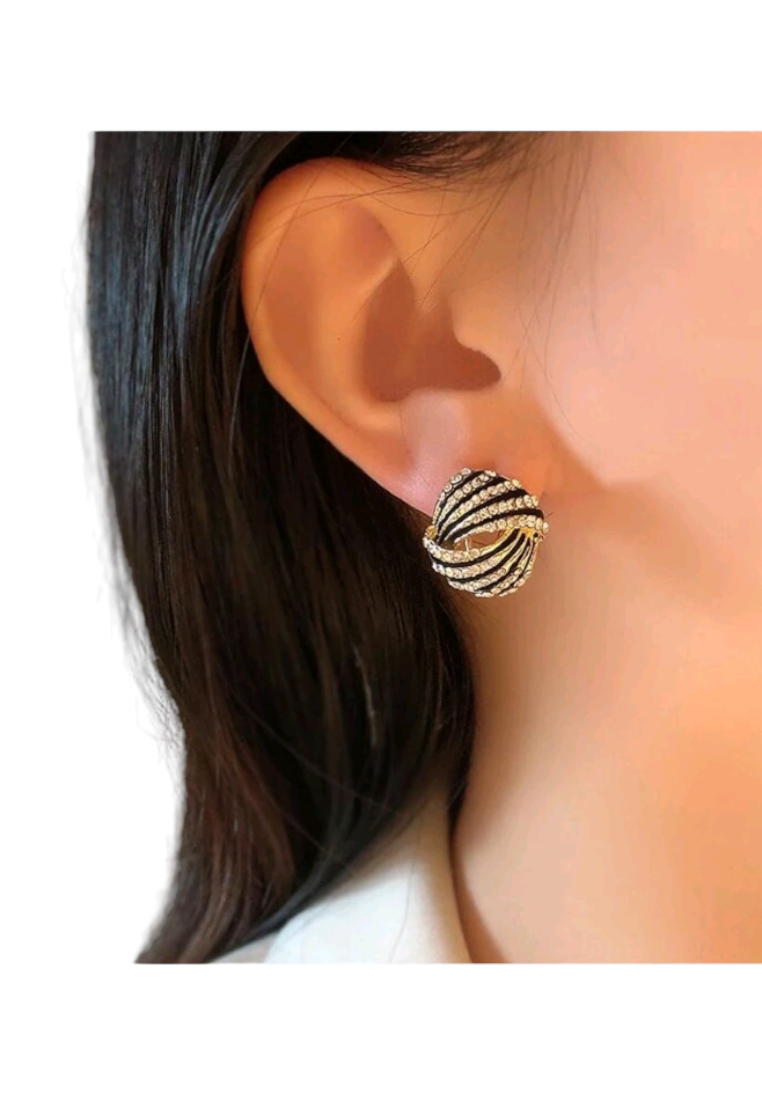 Stud earrings adorned with shimmering rhinestones for a touch of glamour. These earrings feature sparkling rhinestones that catch the light, adding a dazzling and chic element to your ensemble.