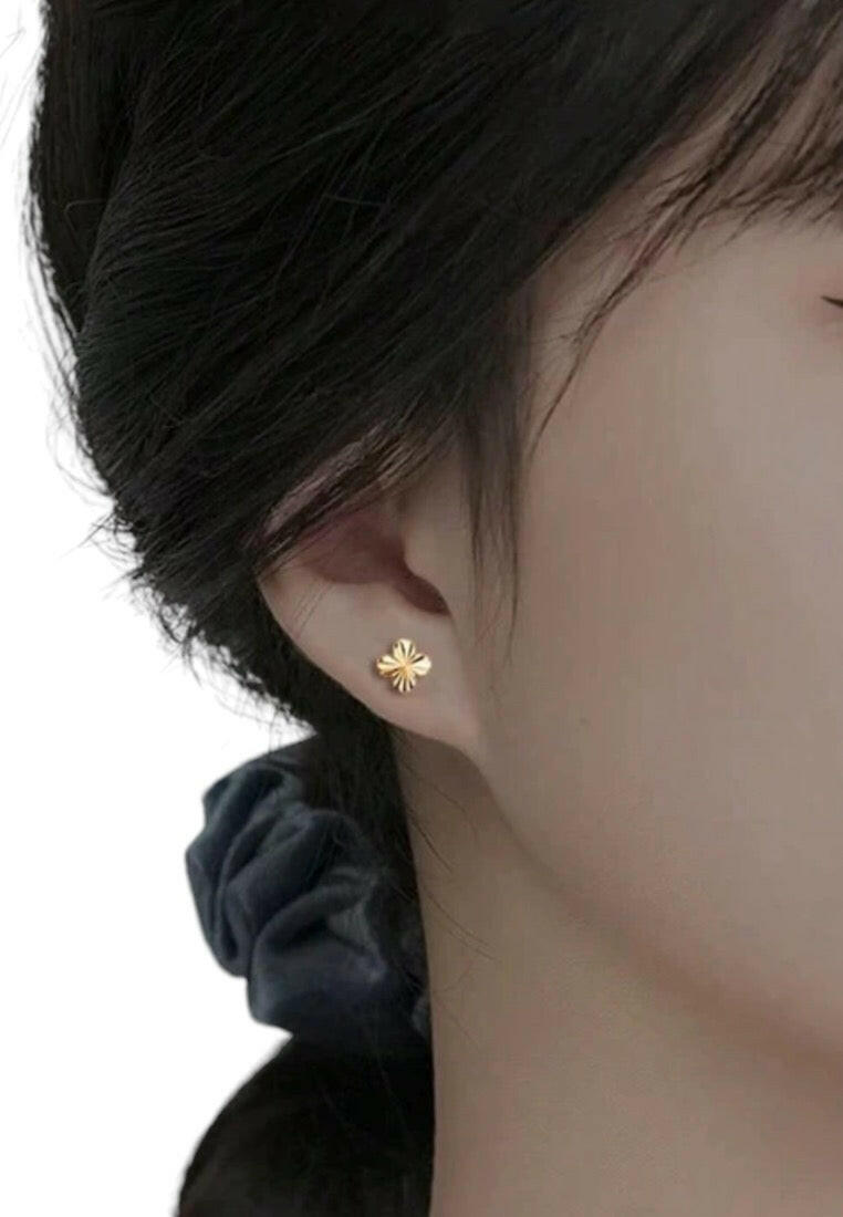 925 Sterling Silver Elegant Four-Leaf Clover Stud Earrings