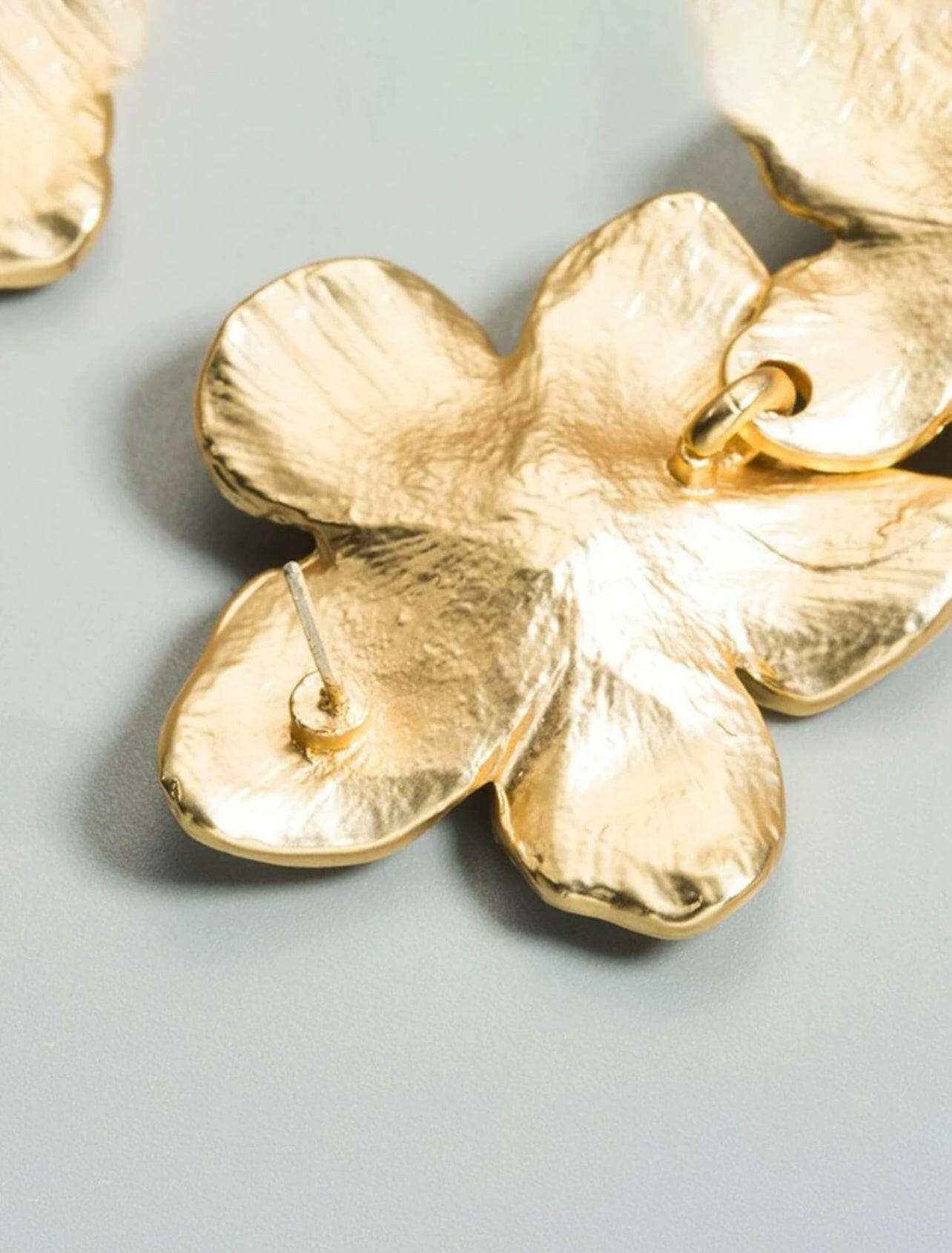 These elegant Flower Drop Earrings are the perfect accessory for any outfit. Made with high-quality materials, these earrings feature delicate and intricate flower designs that will add a touch of charm to your look. Elevate your style with these stunning earrings and make a statement wherever you go.