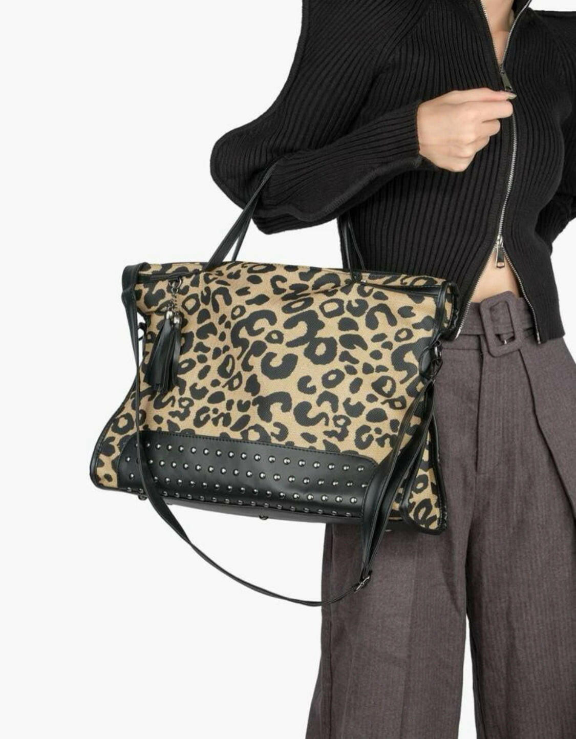 This Leopard Studded Decor Shoulder Tote Bag provides a fashionable way to keep your essentials close at hand. The stylish design features a stylish leopard pattern and studded details that adds a unique touch of style. The spacious interior offers enough space to store all of your necessities, while the sturdy construction ensures lasting durability.