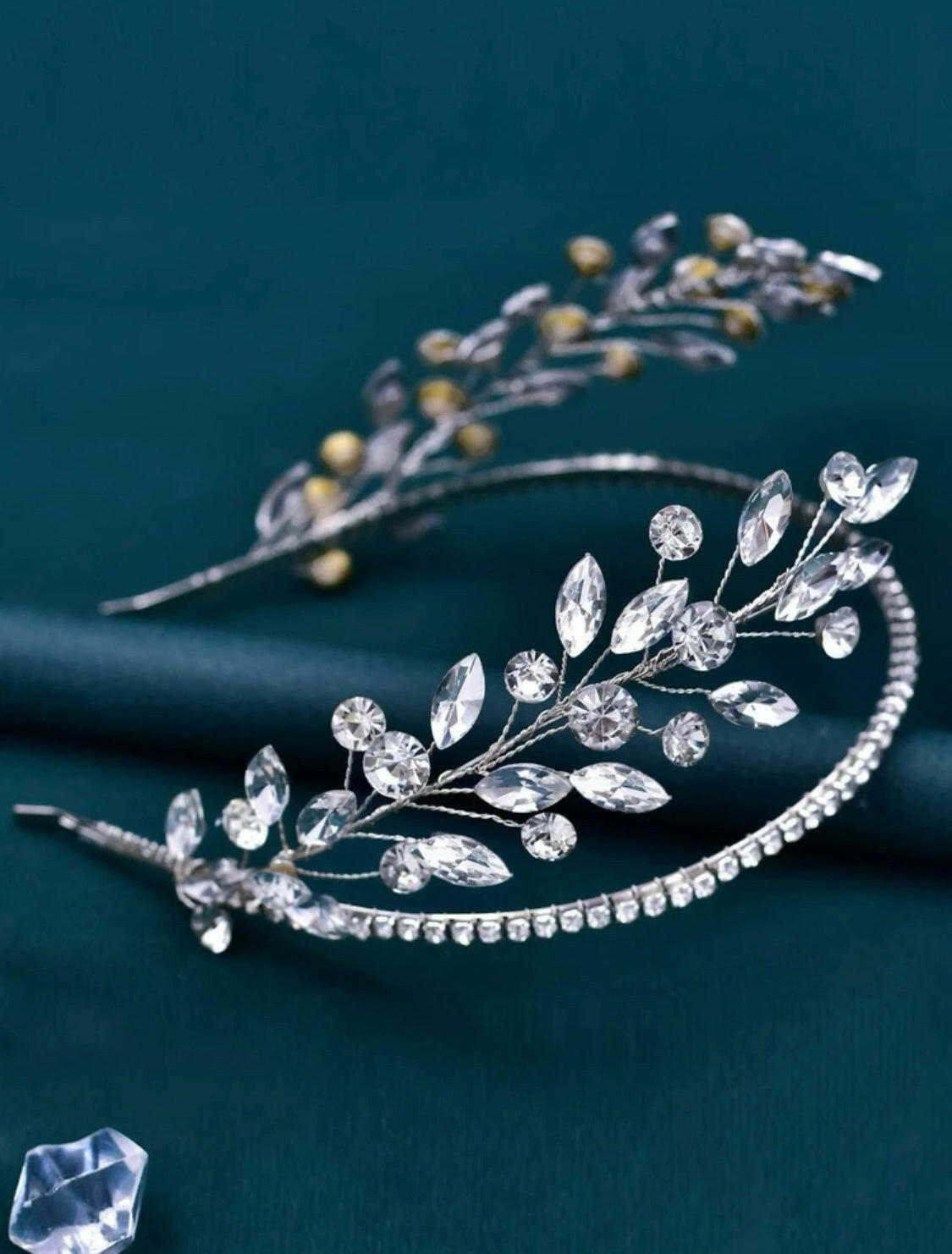 This Rhinestone Leaf Decor Glamorous elegant Bride Headband is the perfect final accessory for the discerning bride. Eye-catching rhinestones set against a stunning leaf design add an air of sophistication to any bridal look. Crafted from durable materials, this headband will remain a timeless keepsake for years to come.