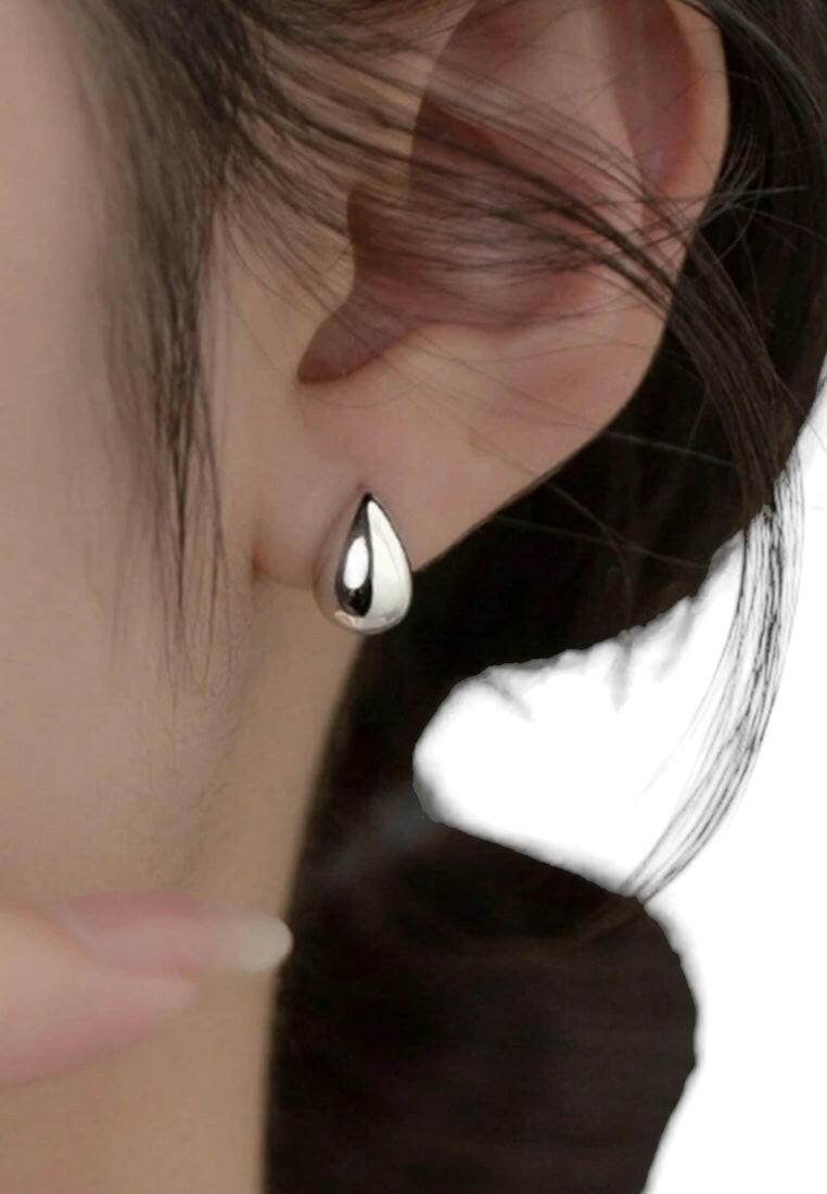 925 Sterling Silver Tiny Water Droplet Earrings