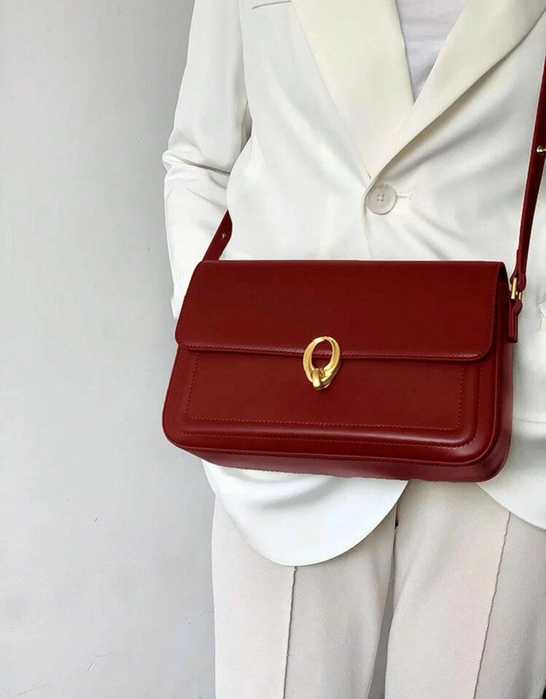 Simple and stylish, this Solid Color Simple Design Shoulder Bag is a chic pick for your everyday errands. Crafted from premium material, this bag is designed to last and is perfect for carrying all your essentials in a sophisticated style.