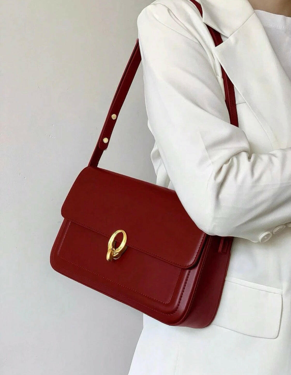 Simple and stylish, this Solid Color Simple Design Shoulder Bag is a chic pick for your everyday errands. Crafted from premium material, this bag is designed to last and is perfect for carrying all your essentials in a sophisticated style.