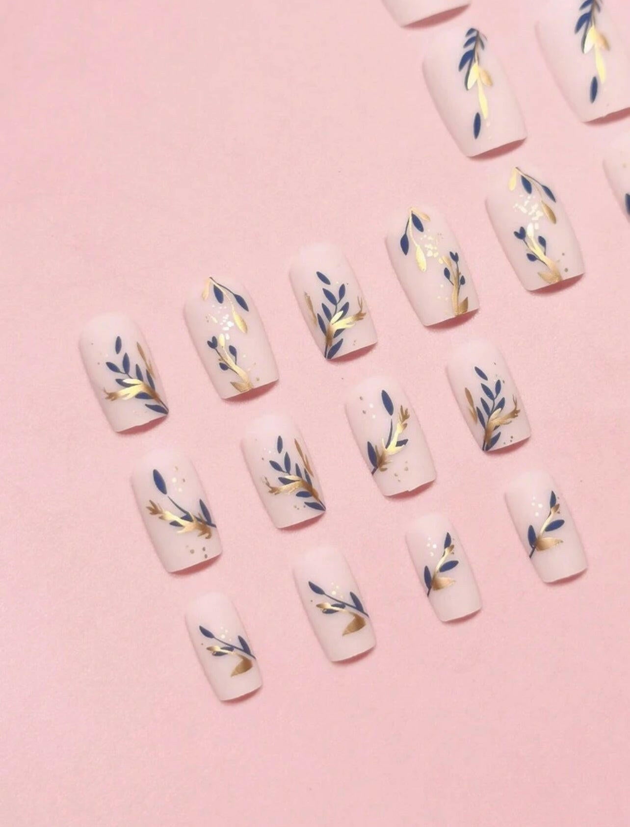 24pcs/Set Classic Jade White Matte Texture Navy Blue Tree Leaf & Gold Foil & Wheat Pattern Fake Nails