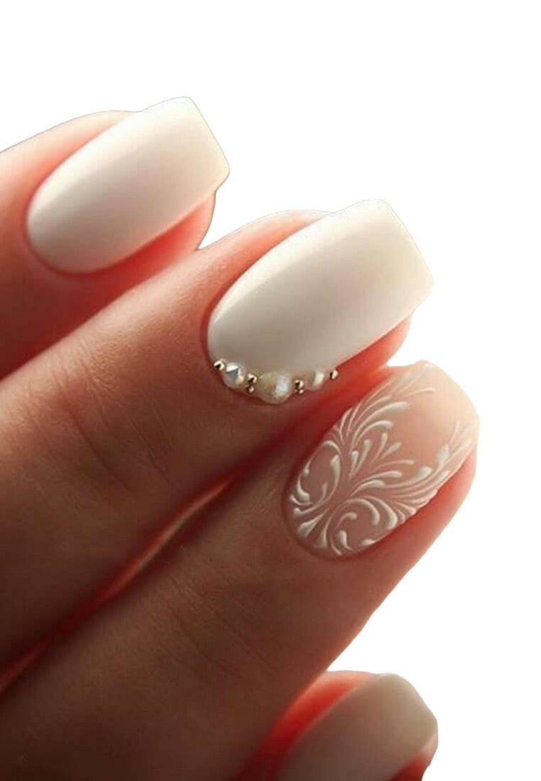 Get Glamorous With 24pcs Short Round Fake Nails With Paisley Pattern And Ivory White Design