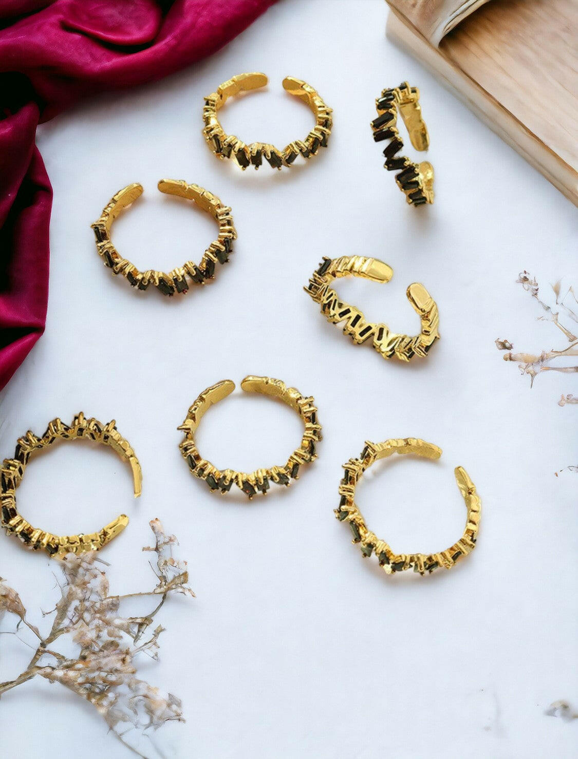 Stylish Diamond-studded Ring