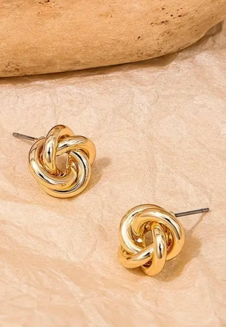 Knotted Round Earrings