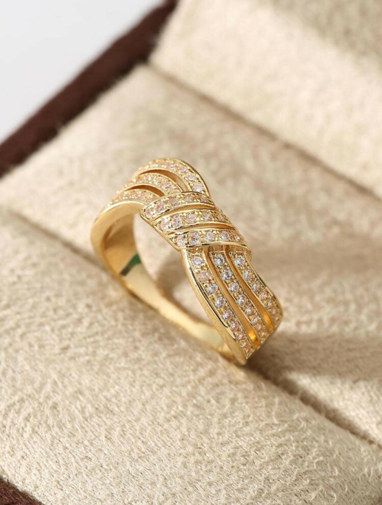 Crystal & Cubic ZirconiaDesign Ring