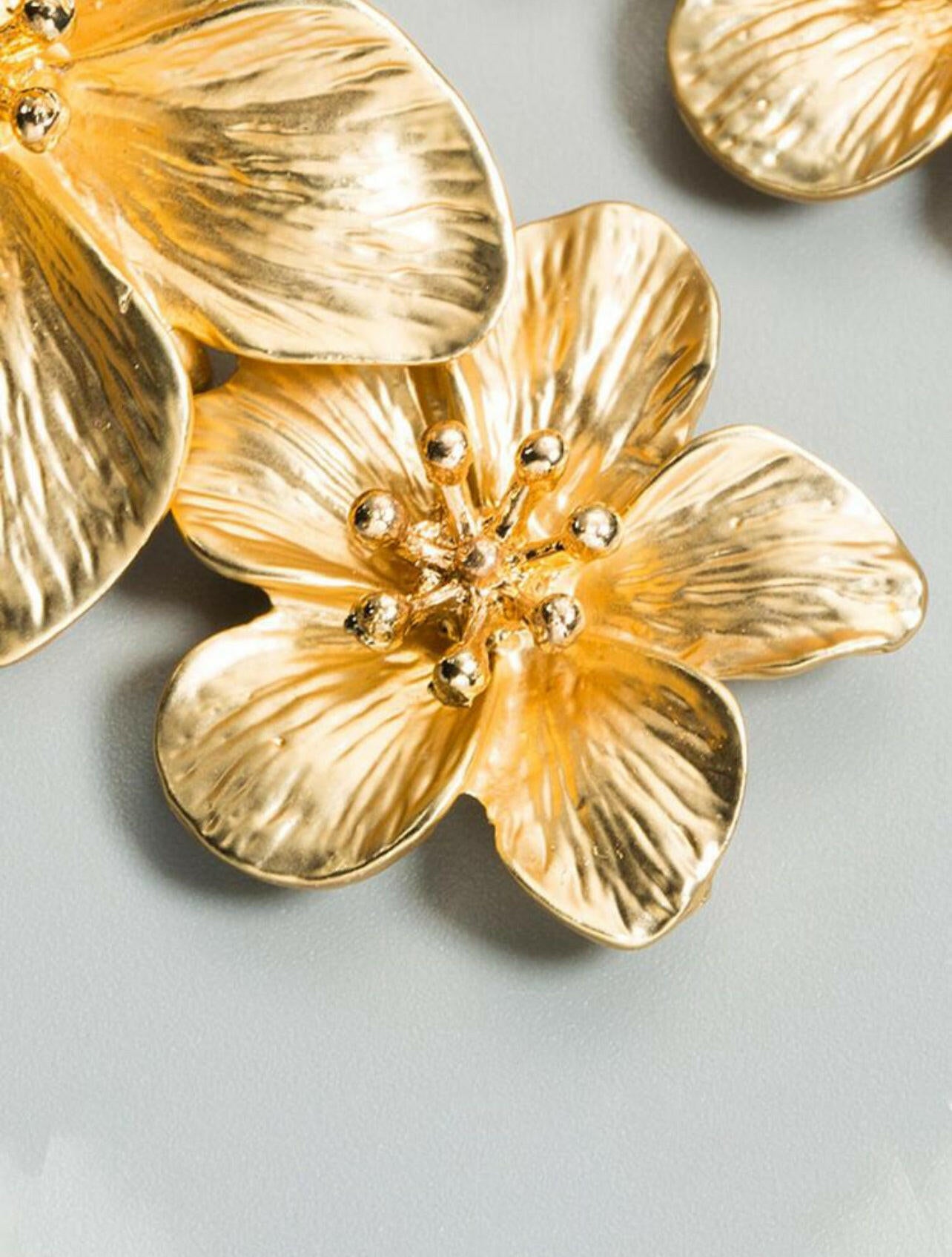 These elegant Flower Drop Earrings are the perfect accessory for any outfit. Made with high-quality materials, these earrings feature delicate and intricate flower designs that will add a touch of charm to your look. Elevate your style with these stunning earrings and make a statement wherever you go.