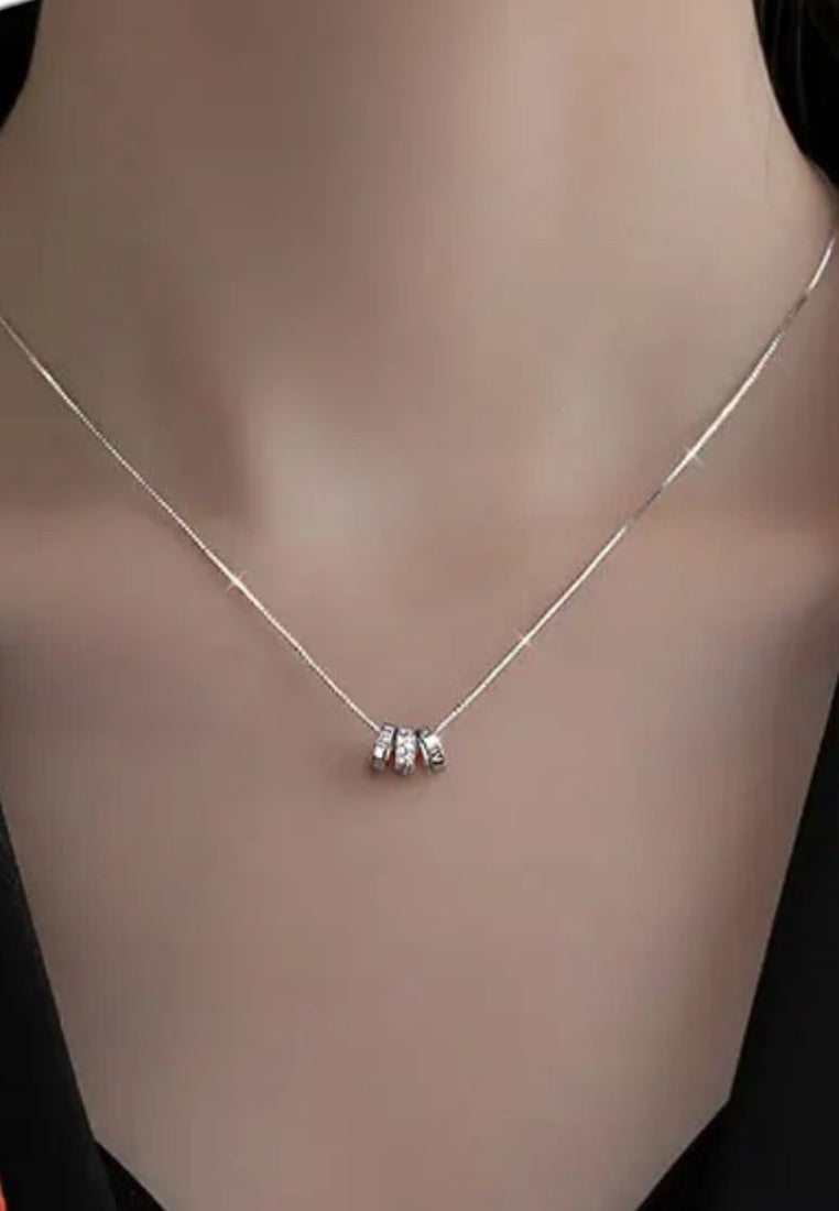 Elegant 925 Sterling Silvery Triple Ring Pendant Necklace with Roman Numerals