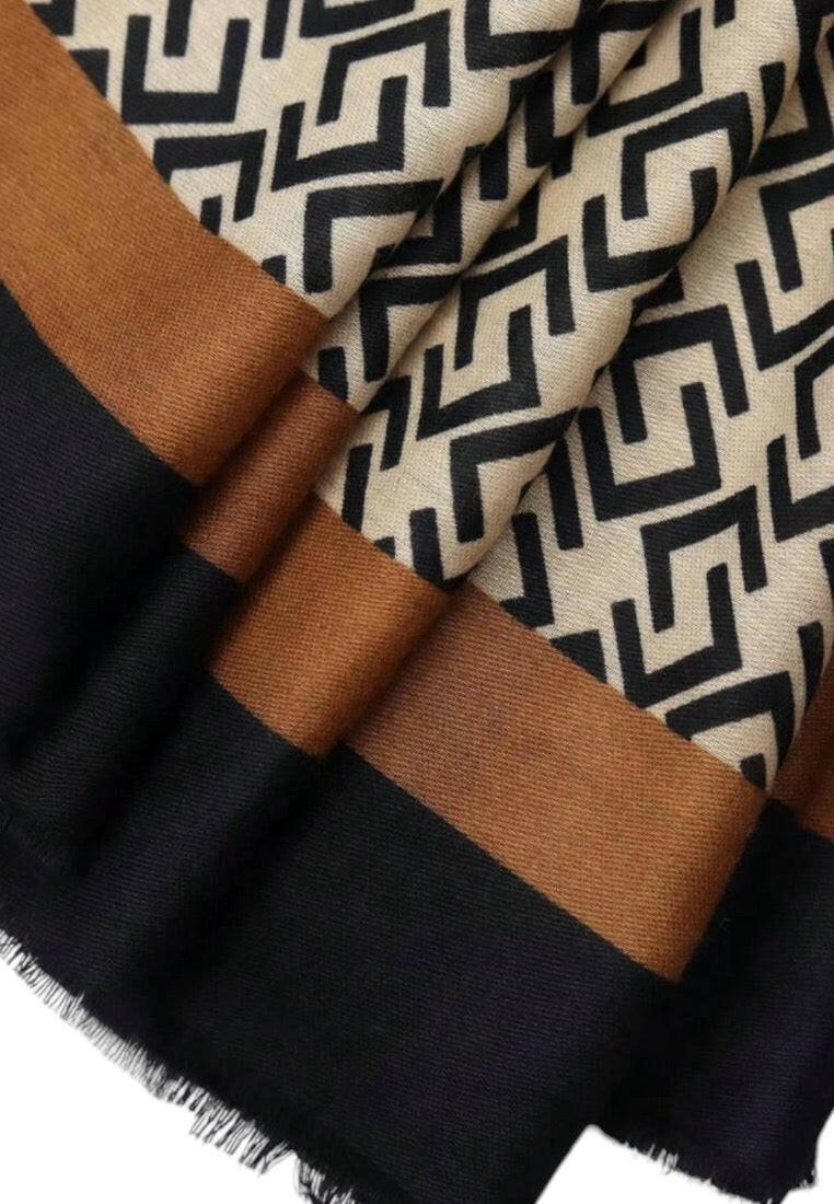 Geometric Pattern Raw Trim Scarf
