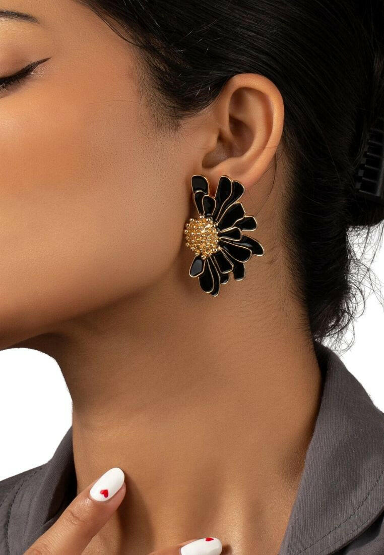 Black Flower Decor Stud Earrings