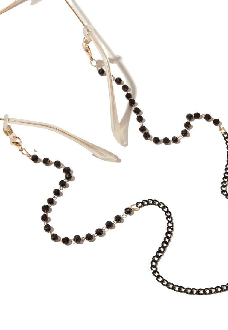 Beaded glass chain, a decorative accessory with intricate beadwork, adding a touch of sophistication and visual interest to your look.