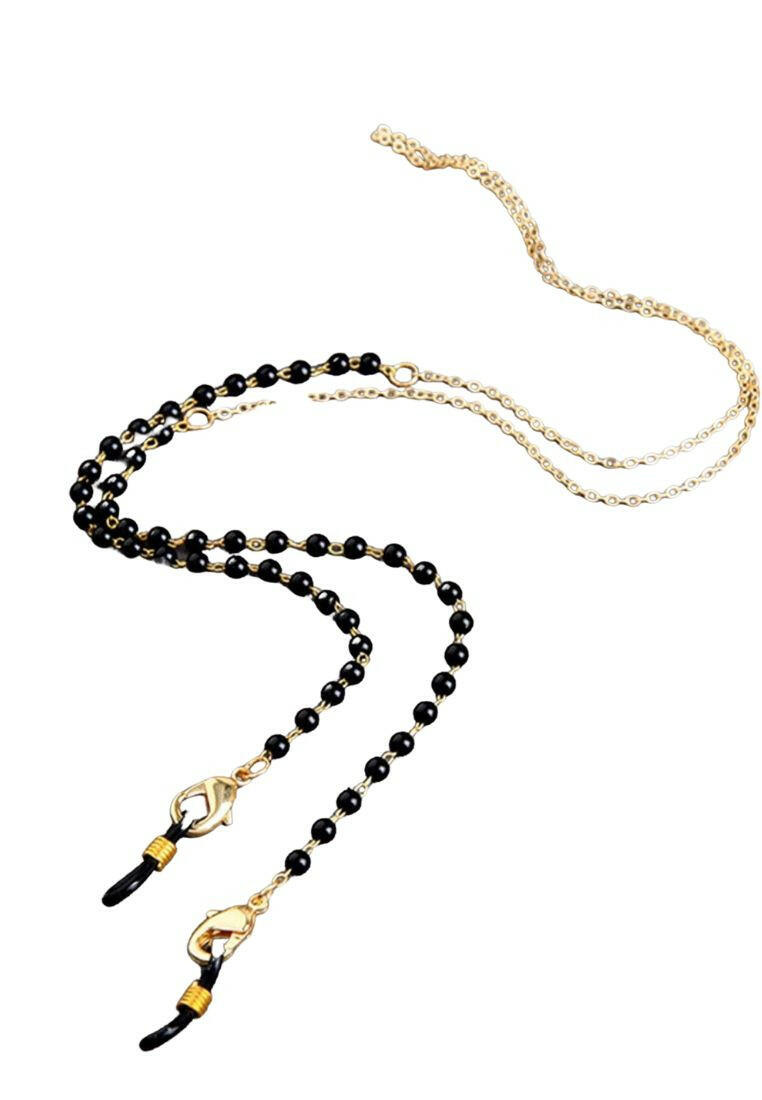 Fashionable glasses chain adorned with faux pearls, adding a touch of elegance and style to your eyewear accessory.