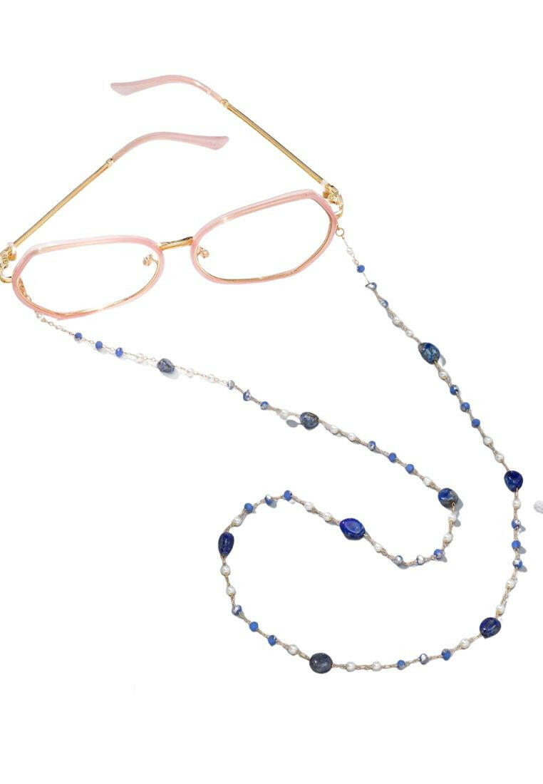 Glasses chain with faux pearl accents, a stylish and practical accessory for keeping your eyewear close.Glasses chain with faux pearl accents, a stylish and practical accessory for keeping your eyewear close.
