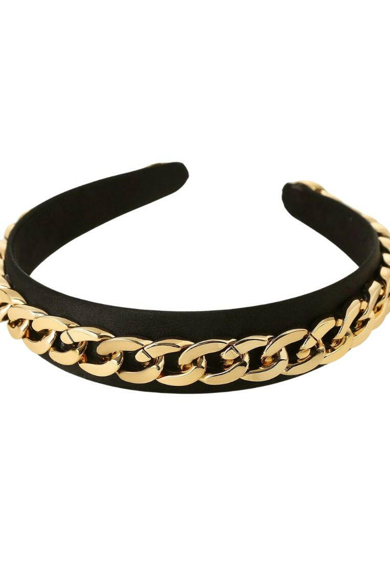 A hair hoop adorned with chain decorations, providing a stylish and trendy accessory to elevate your hairstyle.