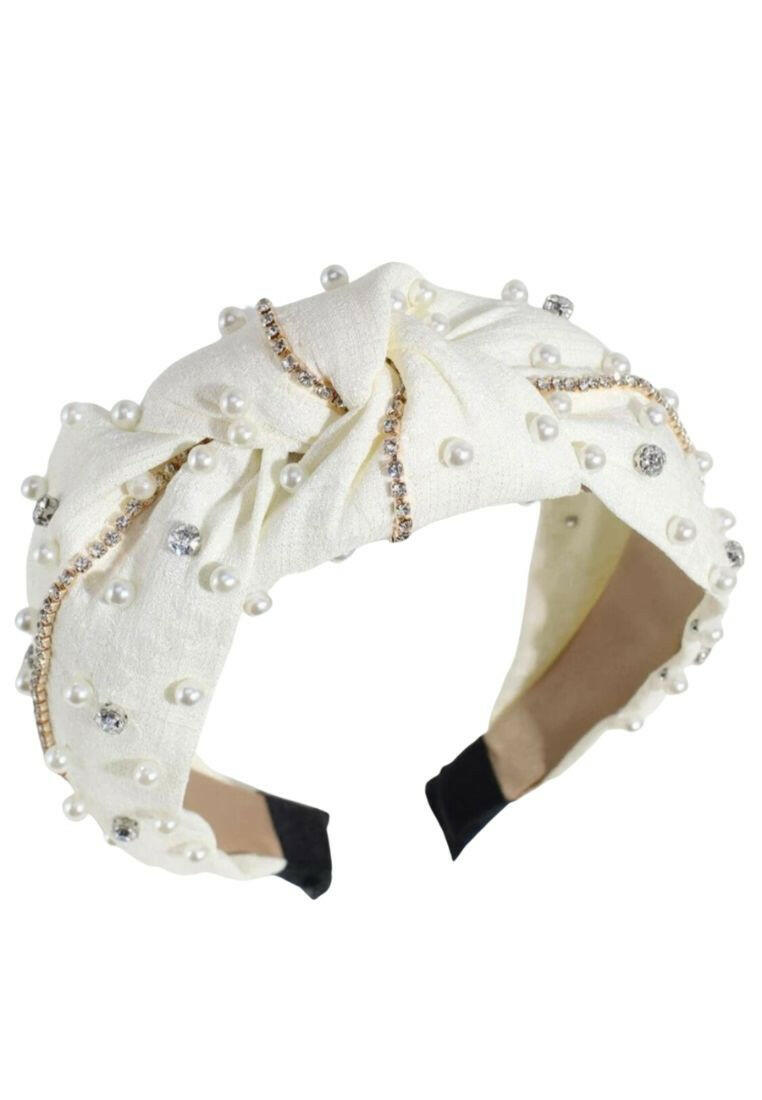 This White Rhinestone & Faux Pearl Decor Headband has been elegantly designed with white rhinestones and faux pearls for a look that’s glamorous and fashionable. Perfect for special occasions, this beautiful headband will elevate any style.
