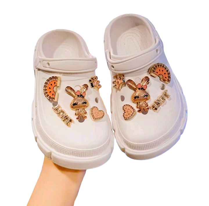  10pcs/set Detachable Flower & Buckle Accessory Decor Crown & Rabbit Shoe Decoration: A collection of ten detachable decorative accessories, including flower crowns and rabbit shoe decorations, designed to add charm and style to various fashion items.