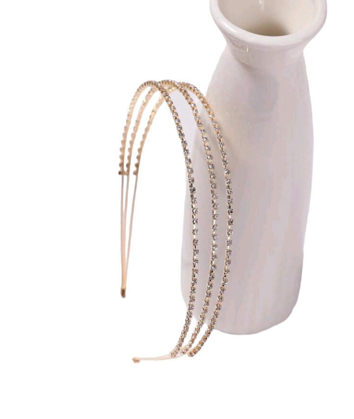 A fashion headband adorned with solid rhinestone decorations, creating a glamorous and stylish accessory that adds a touch of sparkle and sophistication to any hairstyle.