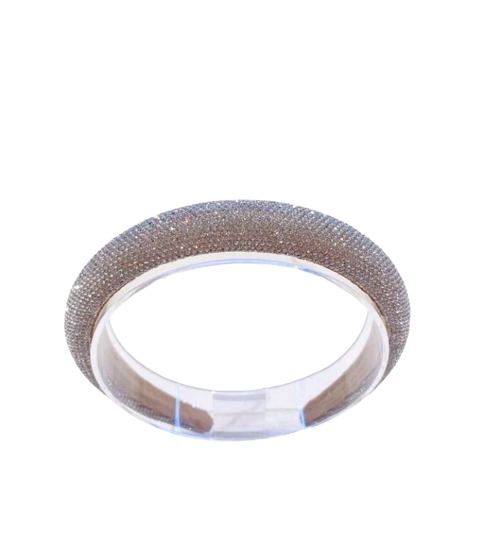 A glamorous wide headband in silver adorned with sparkling rhinestone decorations, elevating your hair accessory game with a touch of elegance and shine.