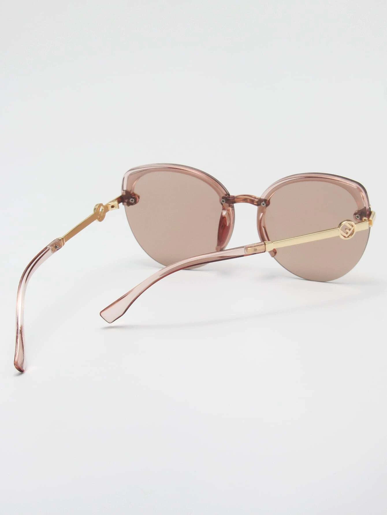 Simple Tinted Lens Sunglasses with a minimalist and stylish design. These sunglasses feature basic frames and tinted lenses, providing a straightforward yet fashionable choice for sun protection."