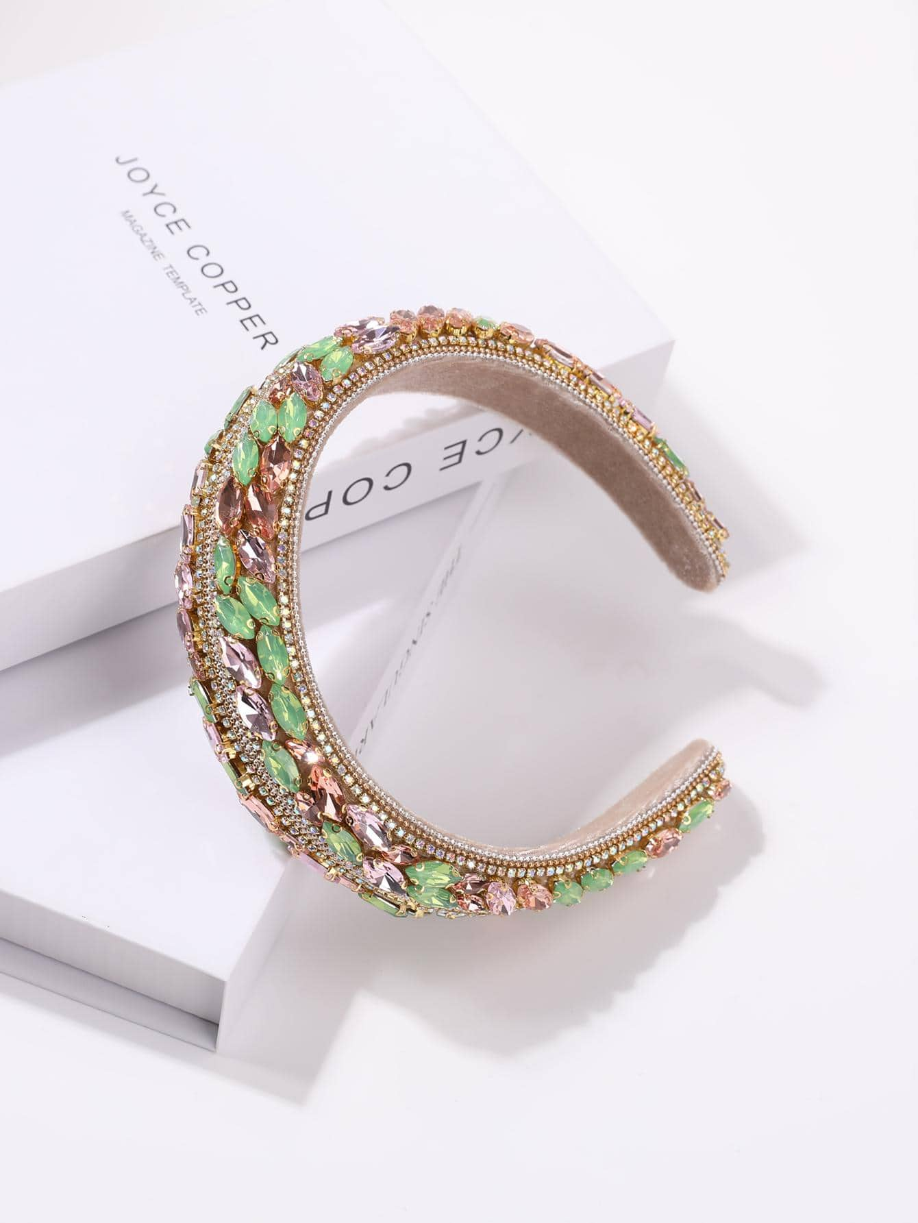 Glamorous headband adorned with green rhinestone decorations, adding a touch of elegance and sparkle to your hair accessory.