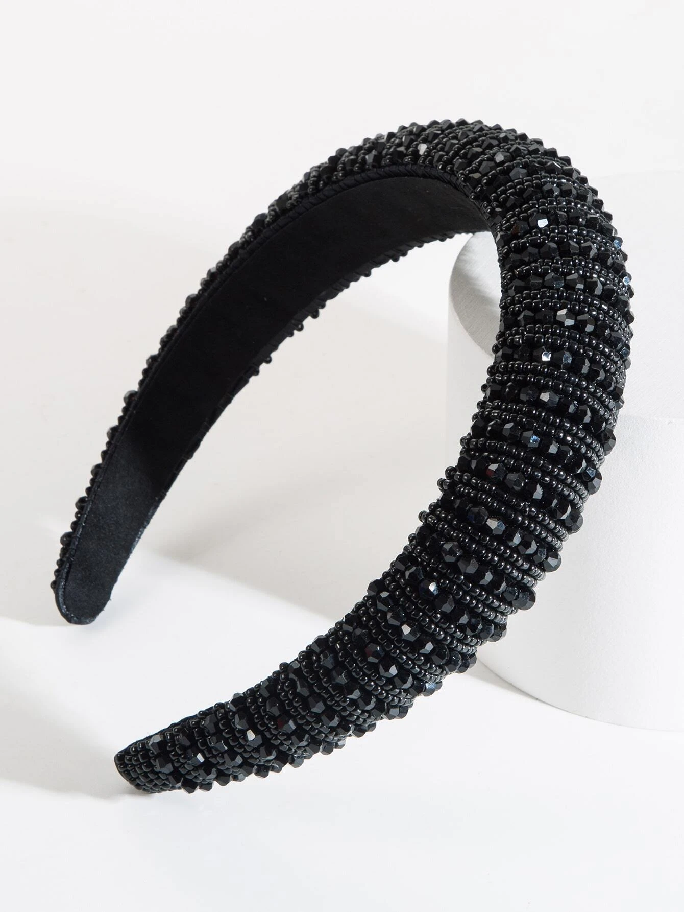 A luxurious-style headband in black, adorned with crystal bead decorations, adding a touch of elegance and glamour to your hair accessory collection.