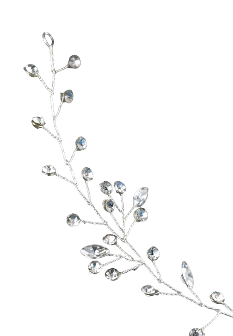 A silver headband with a soft chain design, embellished with sparkling rhinestones for a touch of glamour. The headband showcases intricate silver chains interwoven with shimmering rhinestones, adding a dazzling and luxurious accent to any hairstyle.