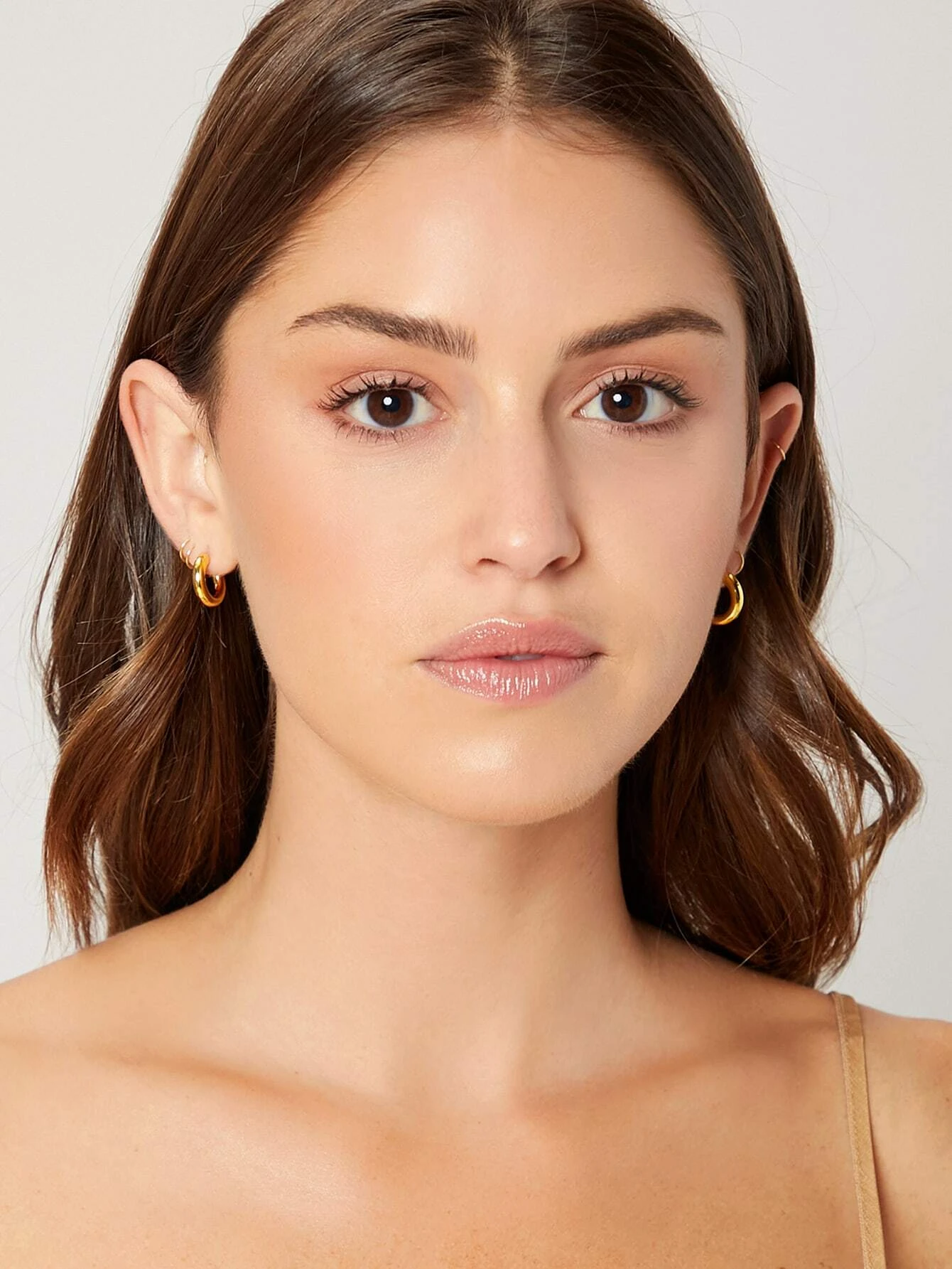 Minimalist hoop earrings, simple and versatile accessories with a clean and classic design, perfect for adding a touch of elegance and style to any outfit.