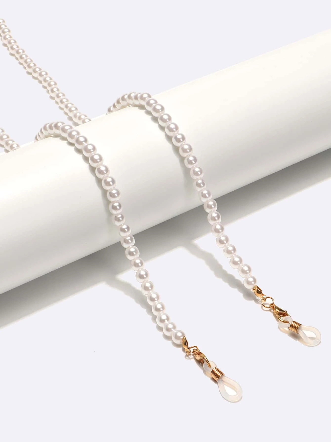 Faux pearl beaded glasses chain, a stylish and practical accessory to keep your eyewear close and fashionable.