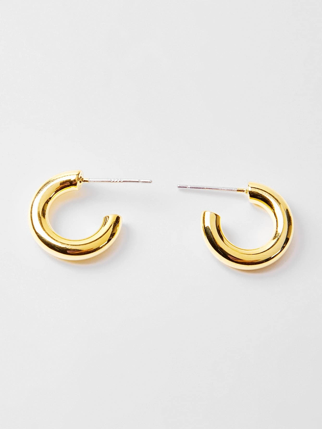 Minimalist hoop earrings, simple and versatile accessories with a clean and classic design, perfect for adding a touch of elegance and style to any outfit.