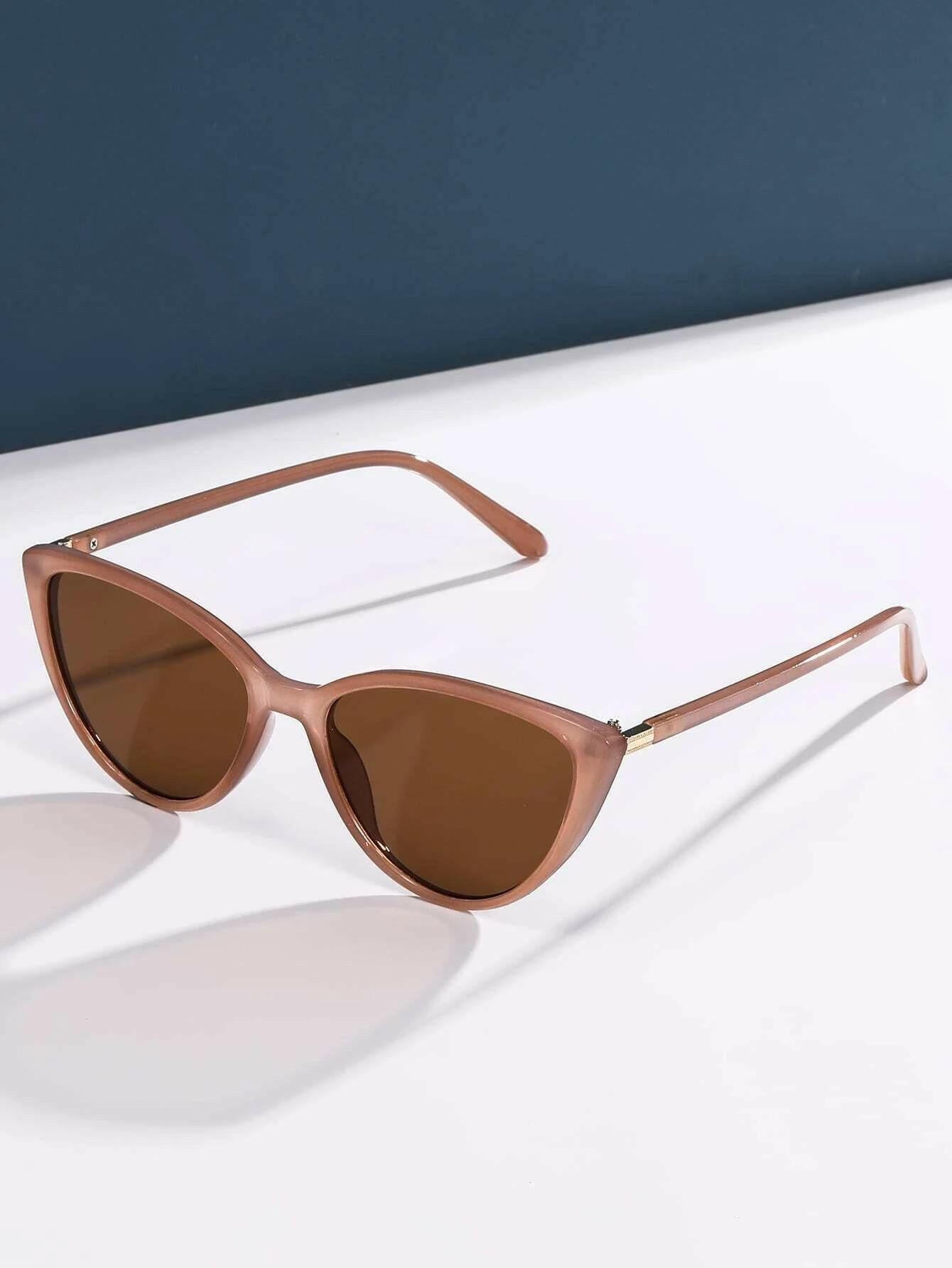 Cat Eye Sunglasses with a classic and alluring design. These sunglasses feature the iconic cat-eye frame shape, adding a touch of elegance and sophistication to your look.