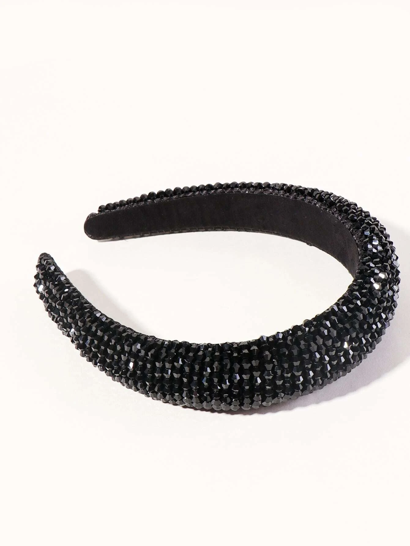 Hair hoop adorned with rhinestones, offering a stylish and dazzling accessory to enhance your hairstyle.